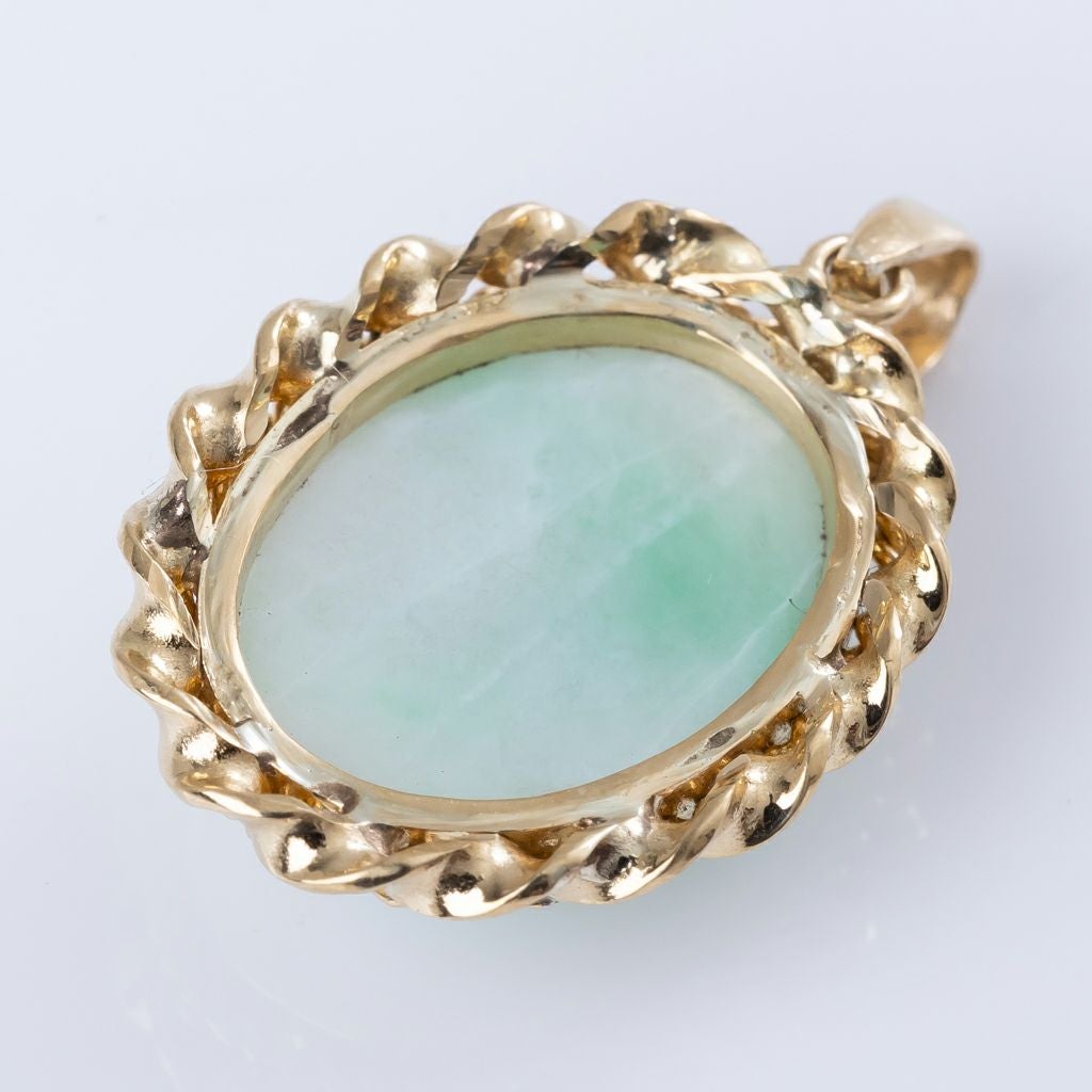 翡翠ペンダント