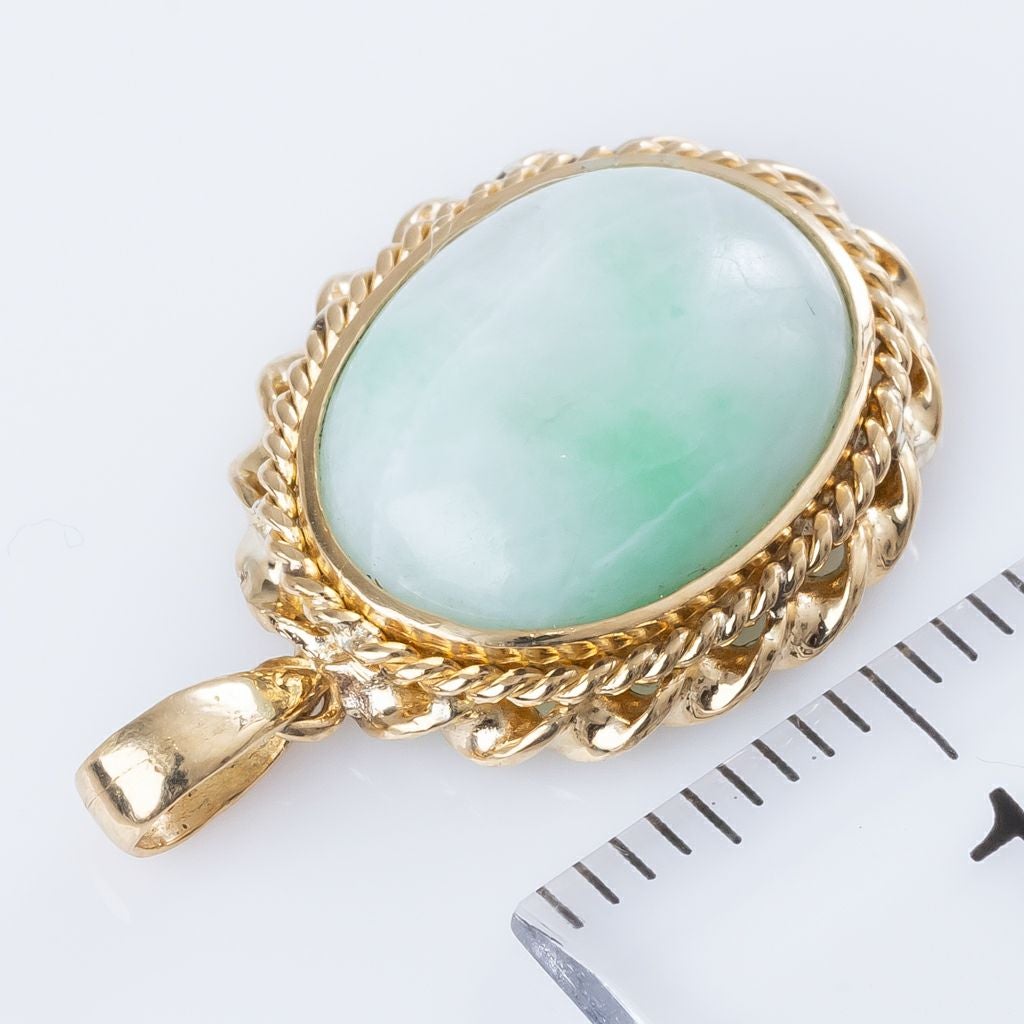 翡翠ペンダント