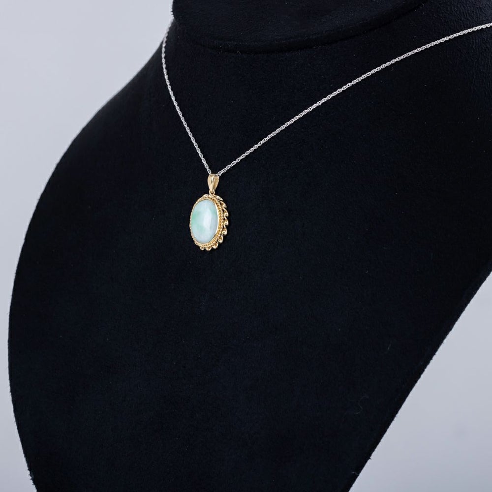 翡翠ペンダント