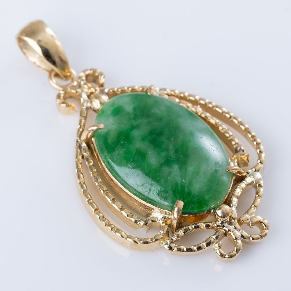 翡翠ペンダント