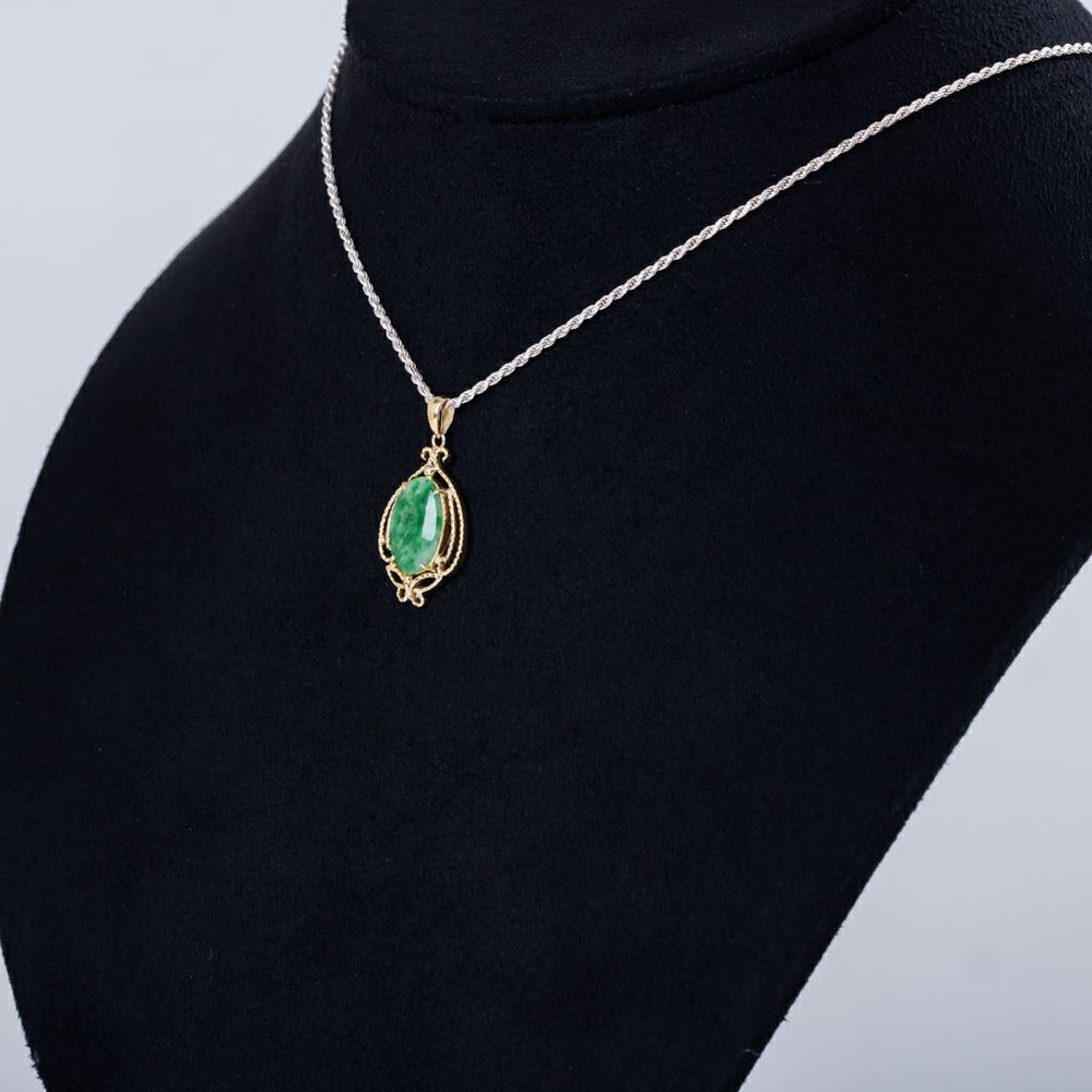 翡翠ペンダント