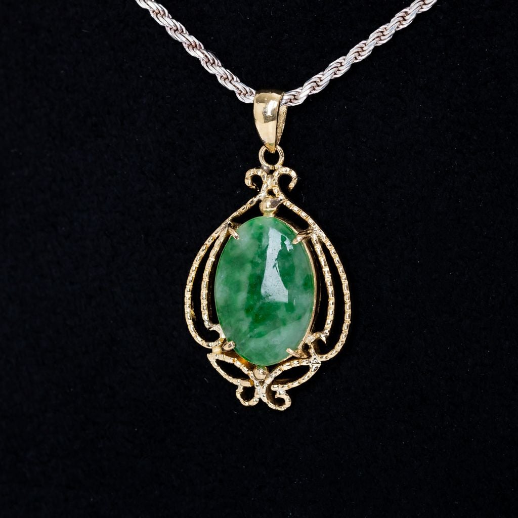 翡翠ペンダント