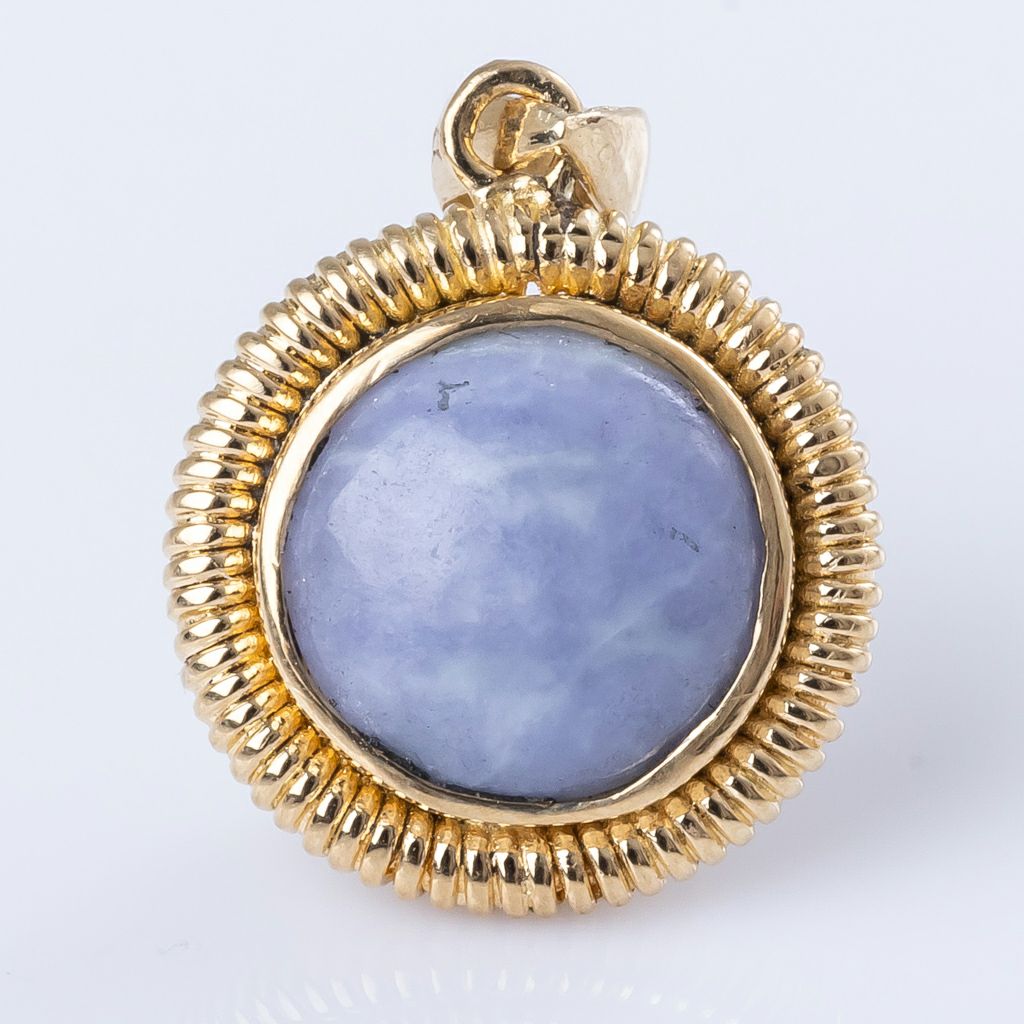 翡翠ペンダント