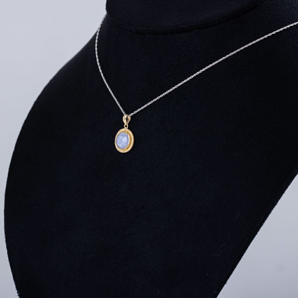 翡翠ペンダント