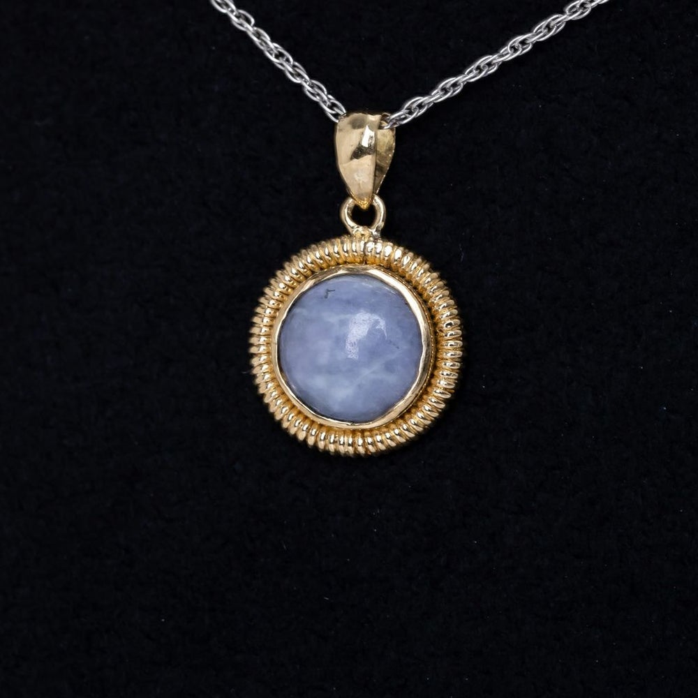 翡翠ペンダント