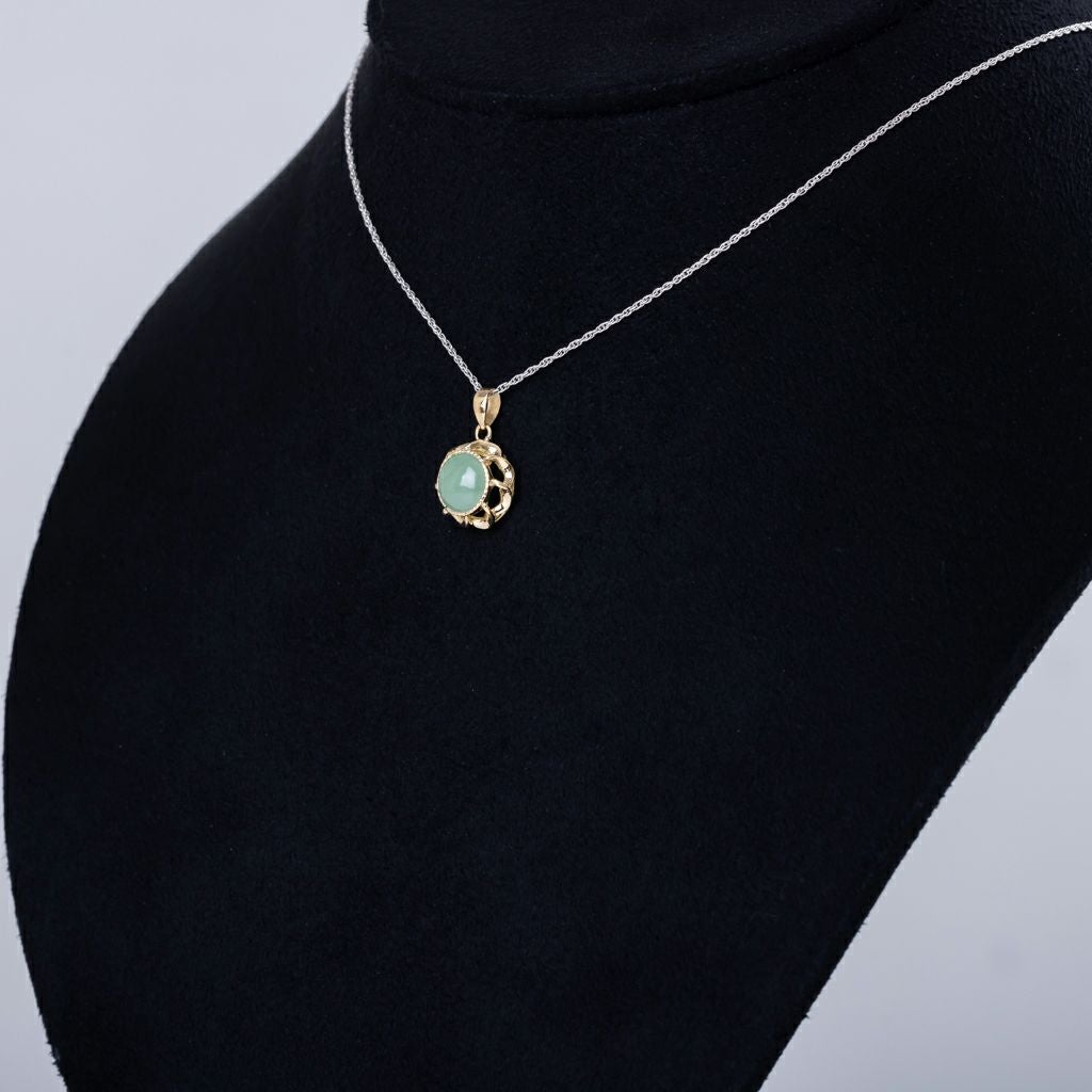 翡翠ペンダント