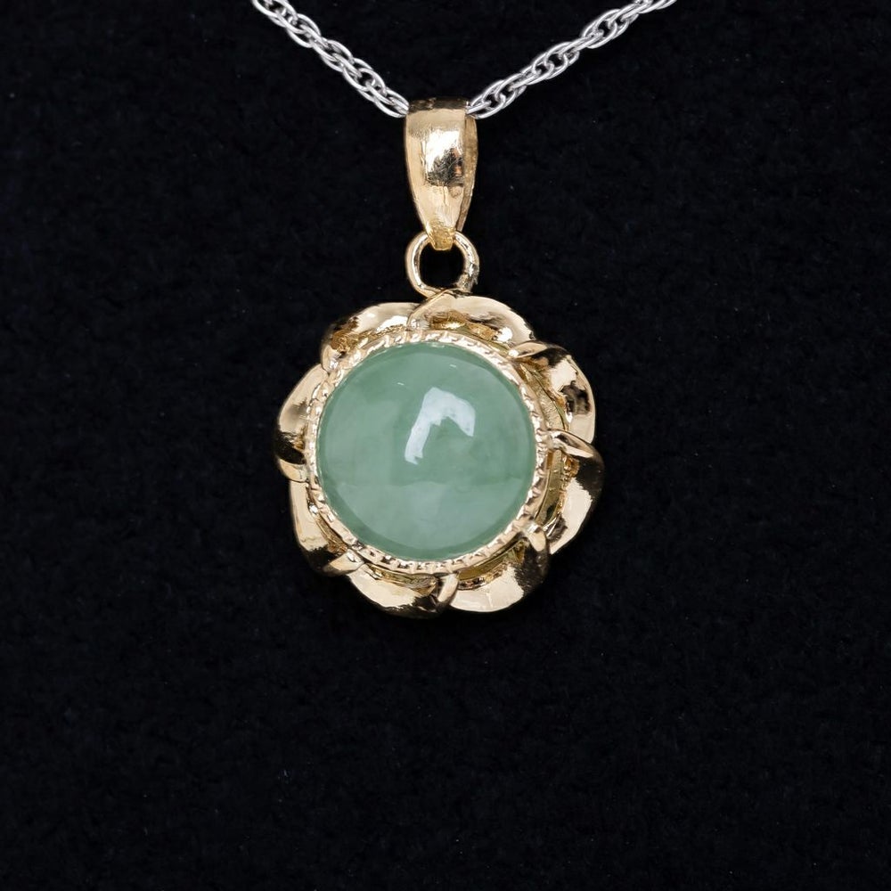 翡翠ペンダント
