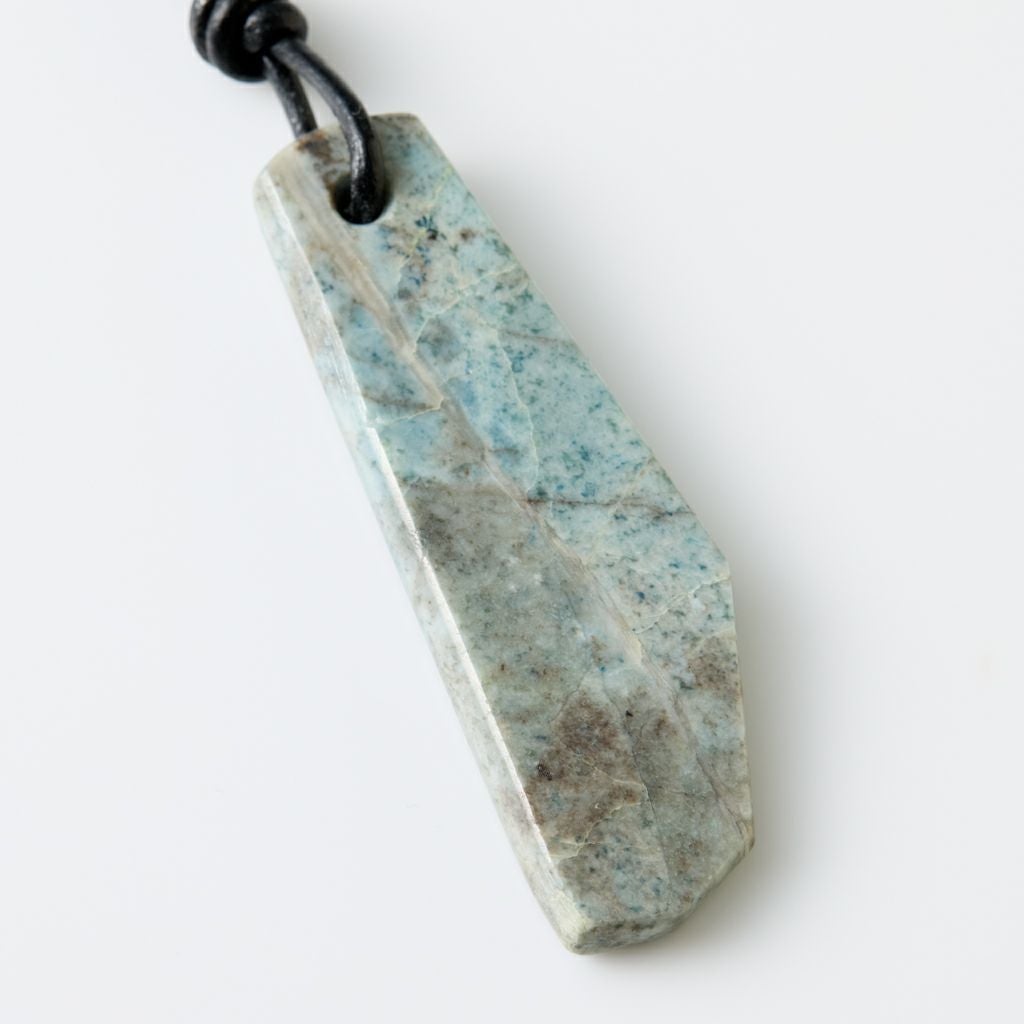 ペンダント／青色（入コン沢）ヒスイ | 糸魚川翡翠工房こたき