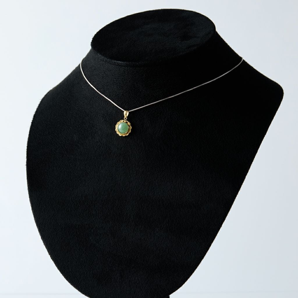 翡翠ペンダント