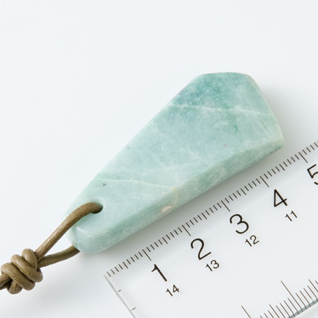 翡翠ペンダント