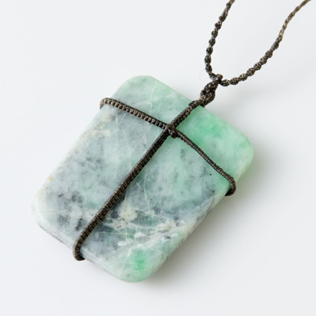 翡翠ペンダント