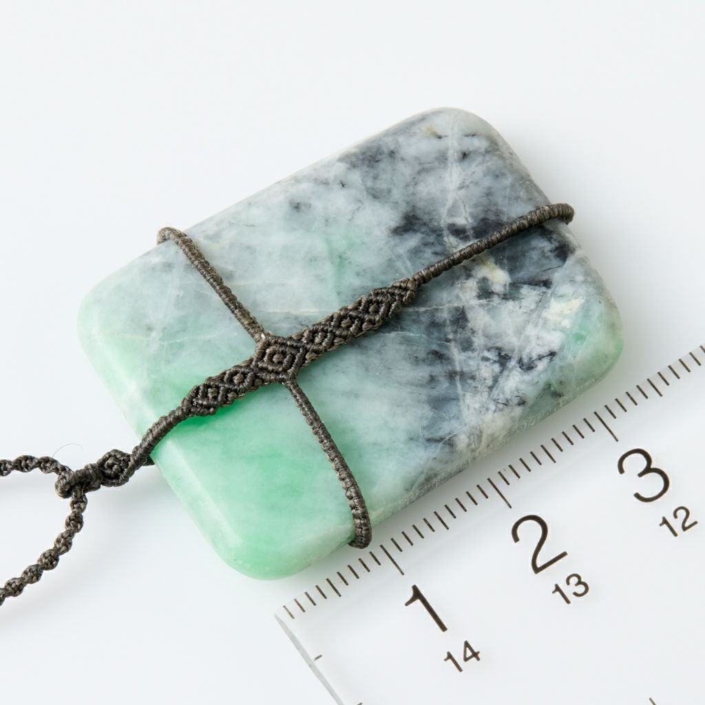 翡翠ペンダント