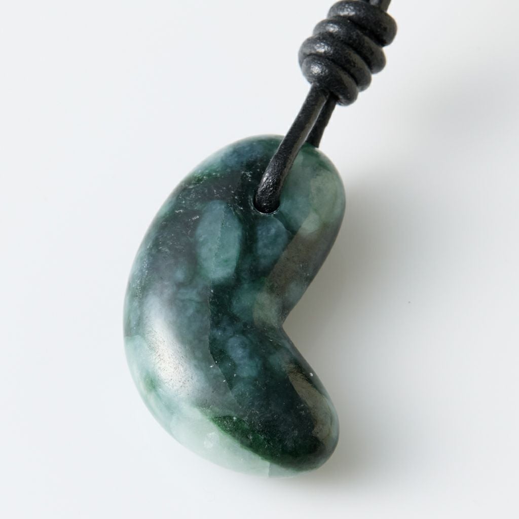 翡翠ペンダント