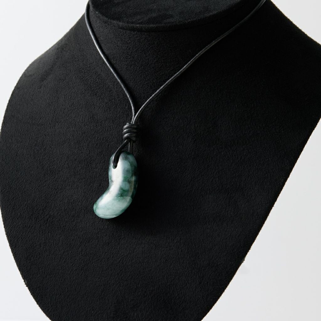 翡翠ペンダント