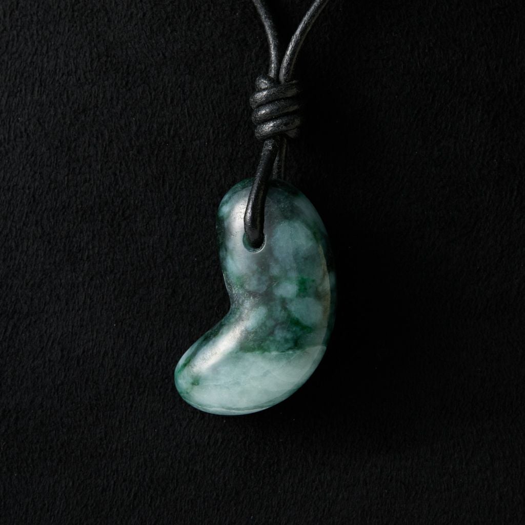 翡翠ペンダント