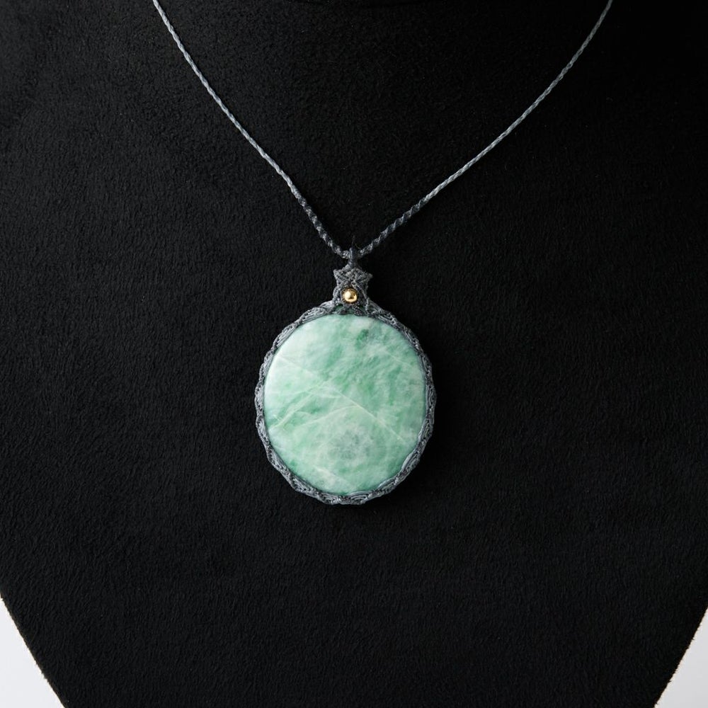 翡翠ペンダント