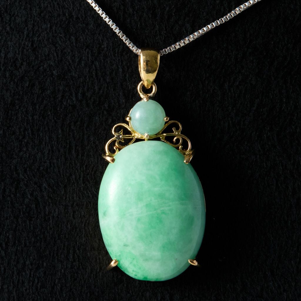 翡翠ペンダント