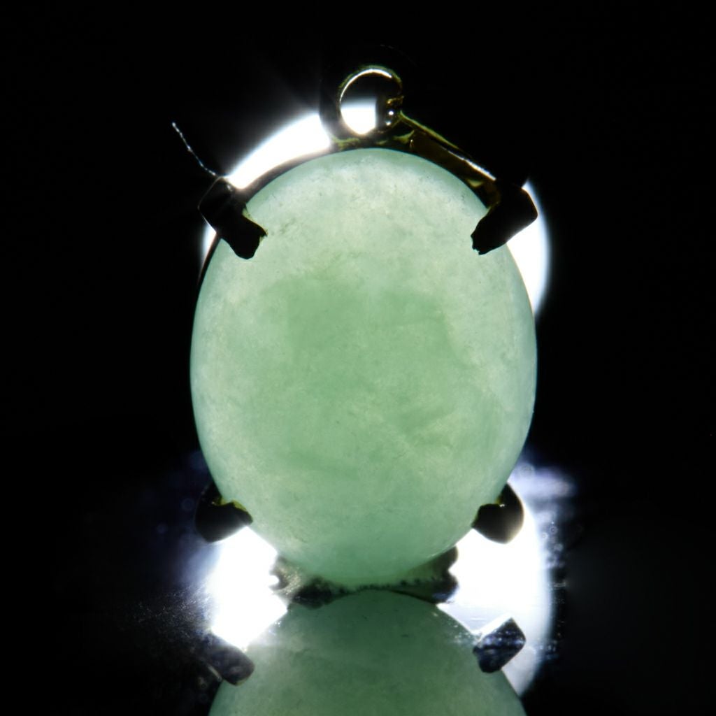 翡翠ペンダント