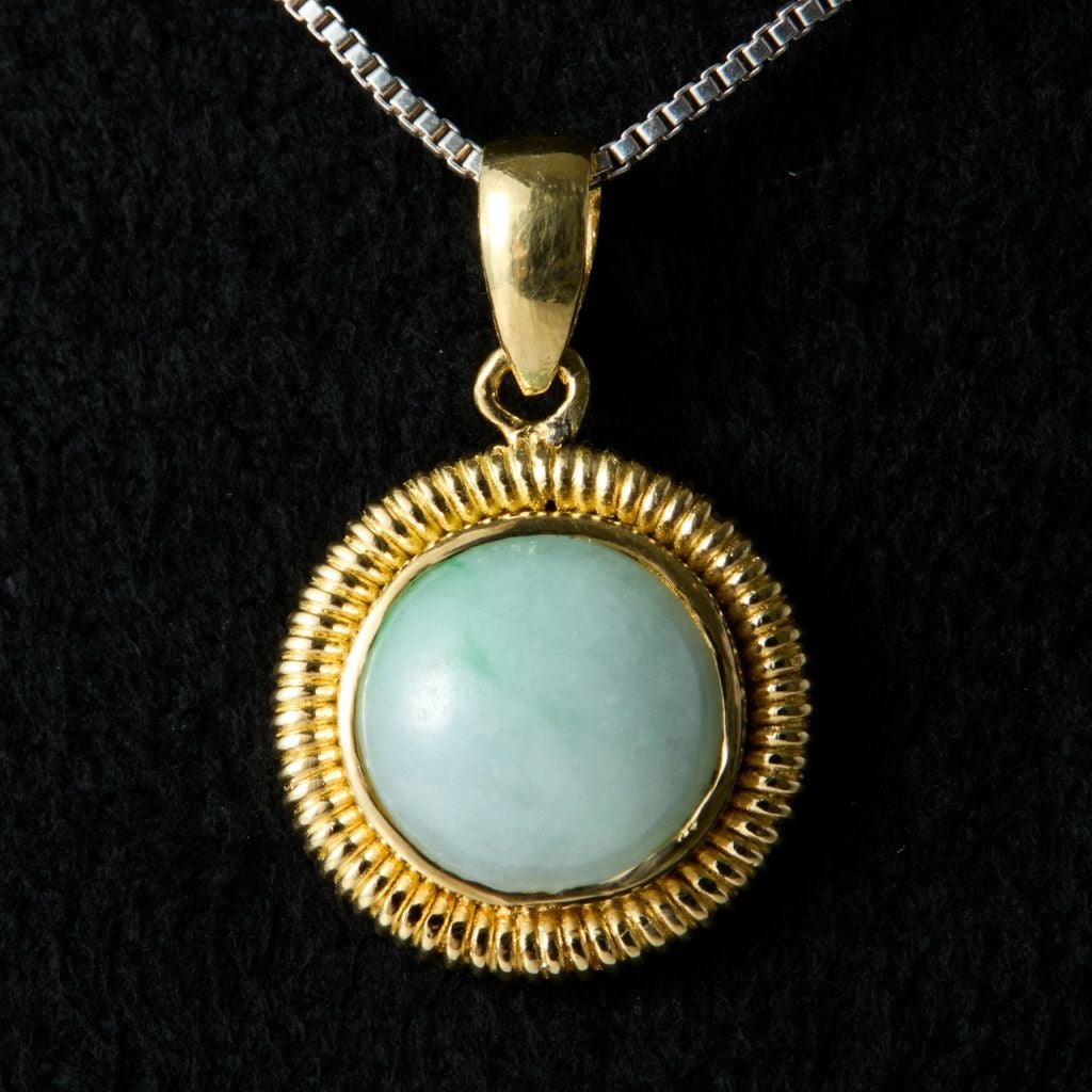 翡翠ペンダント