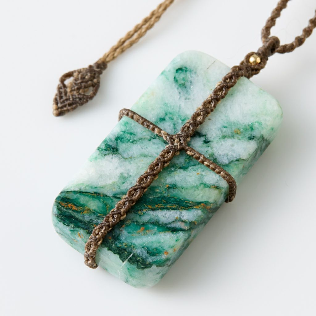 翡翠ペンダント