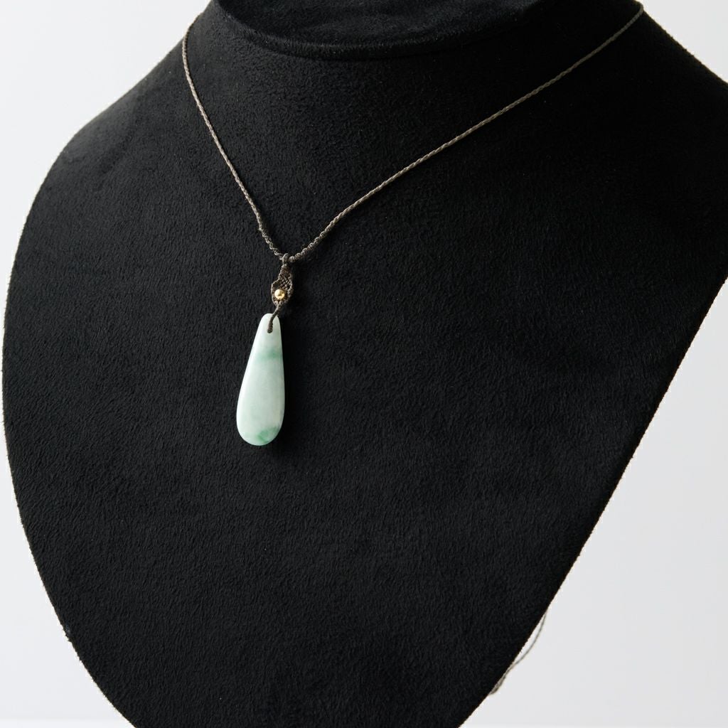 翡翠ペンダント