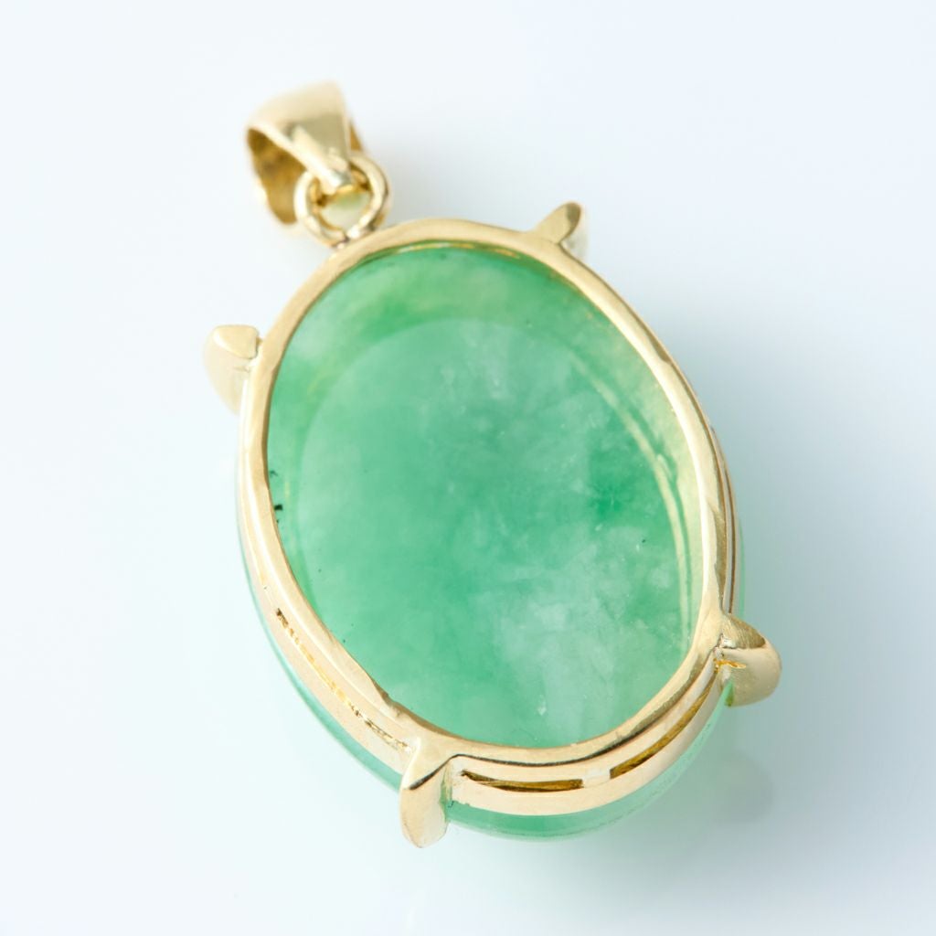 翡翠ペンダント