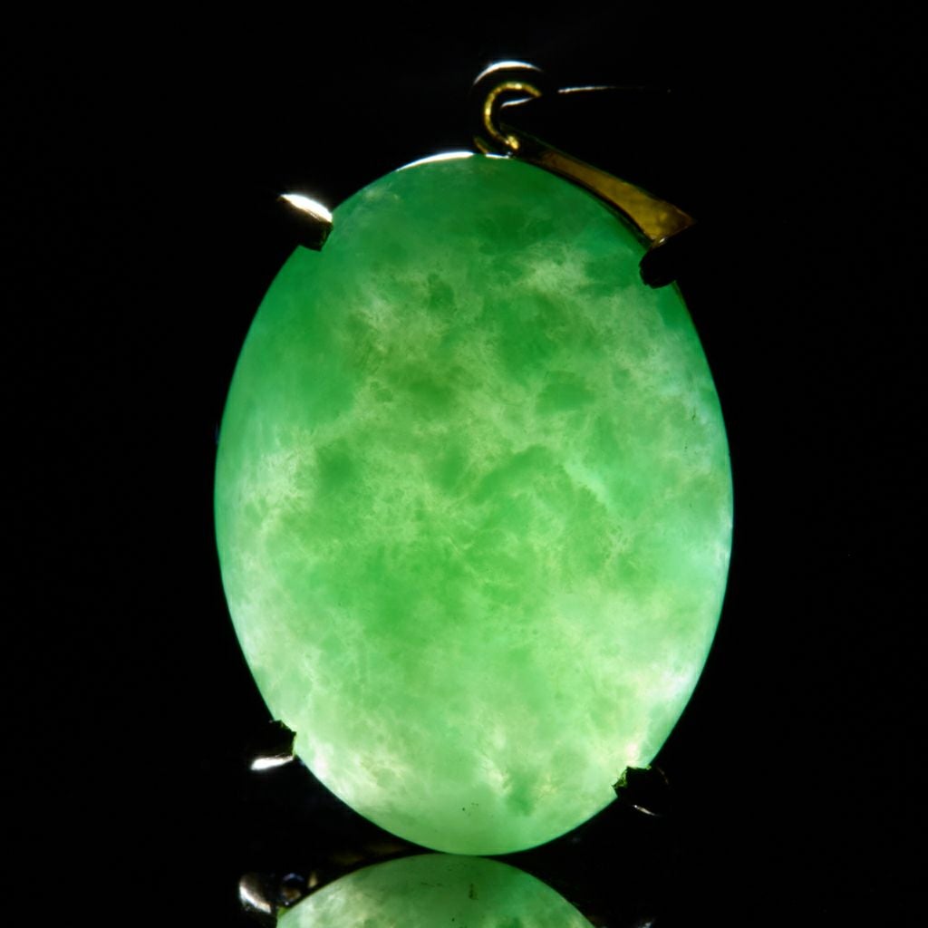 翡翠ペンダント