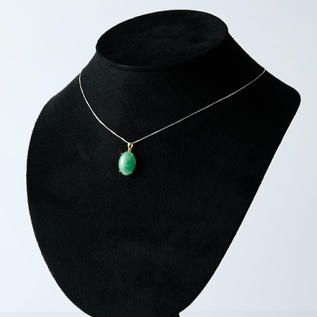 翡翠ペンダント