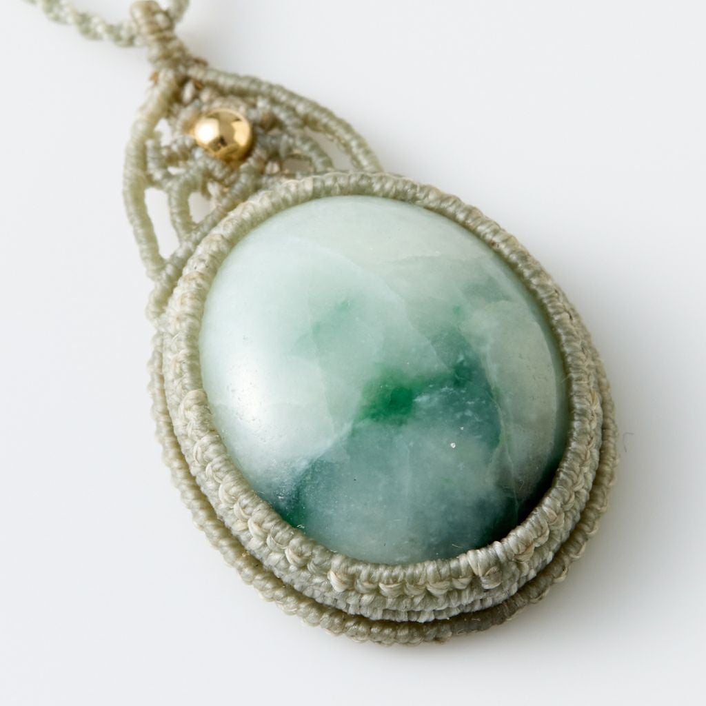 翡翠ペンダント