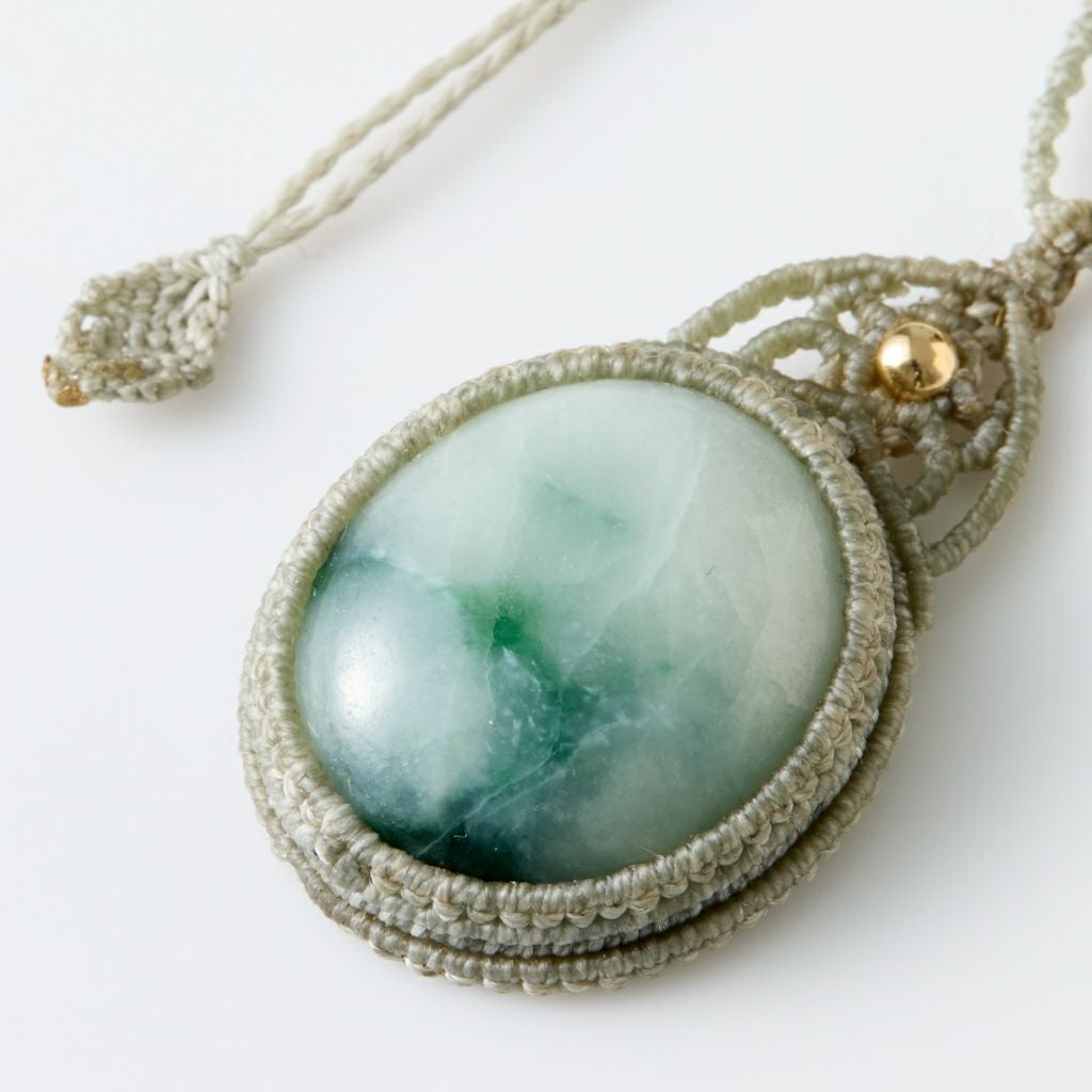 翡翠ペンダント