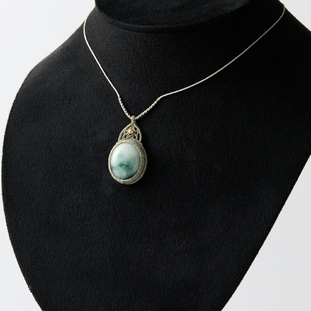 翡翠ペンダント