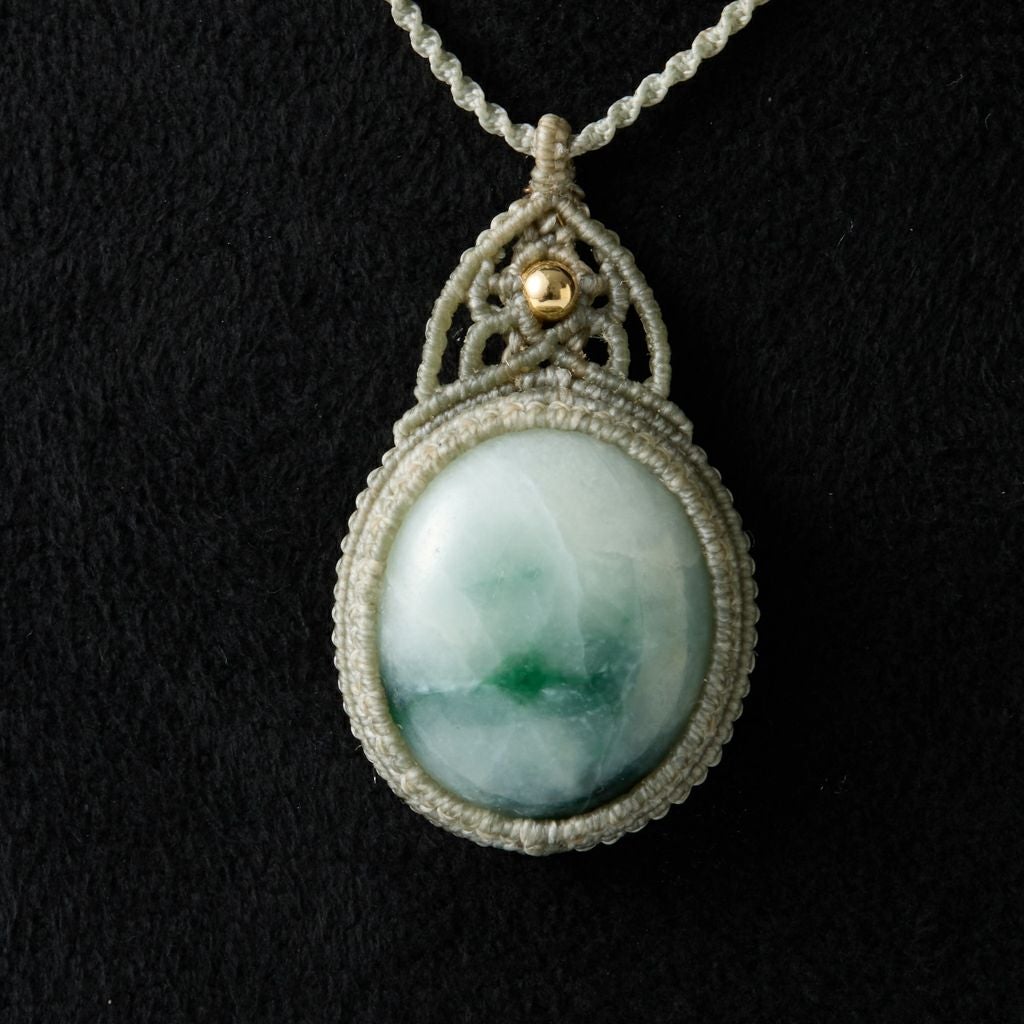 翡翠ペンダント