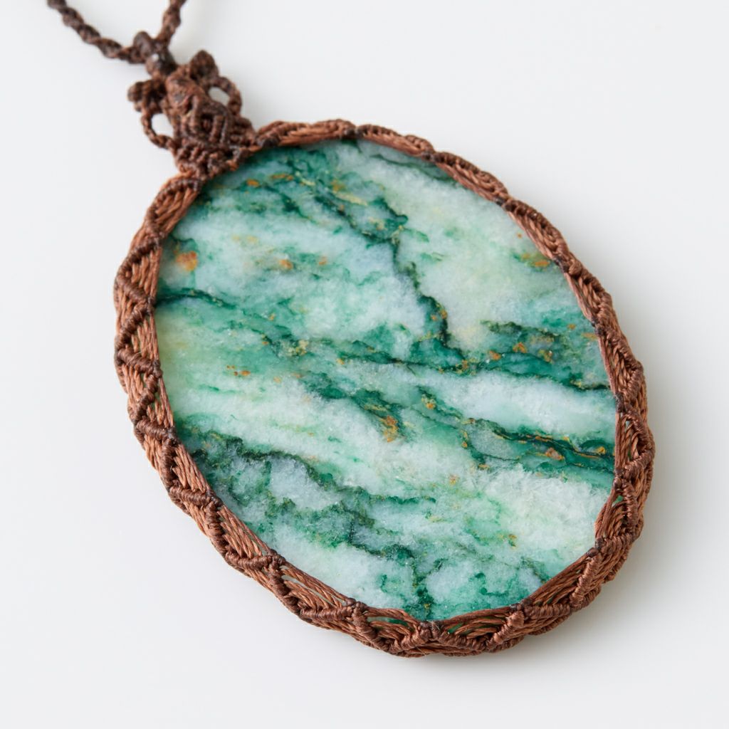 翡翠ペンダント