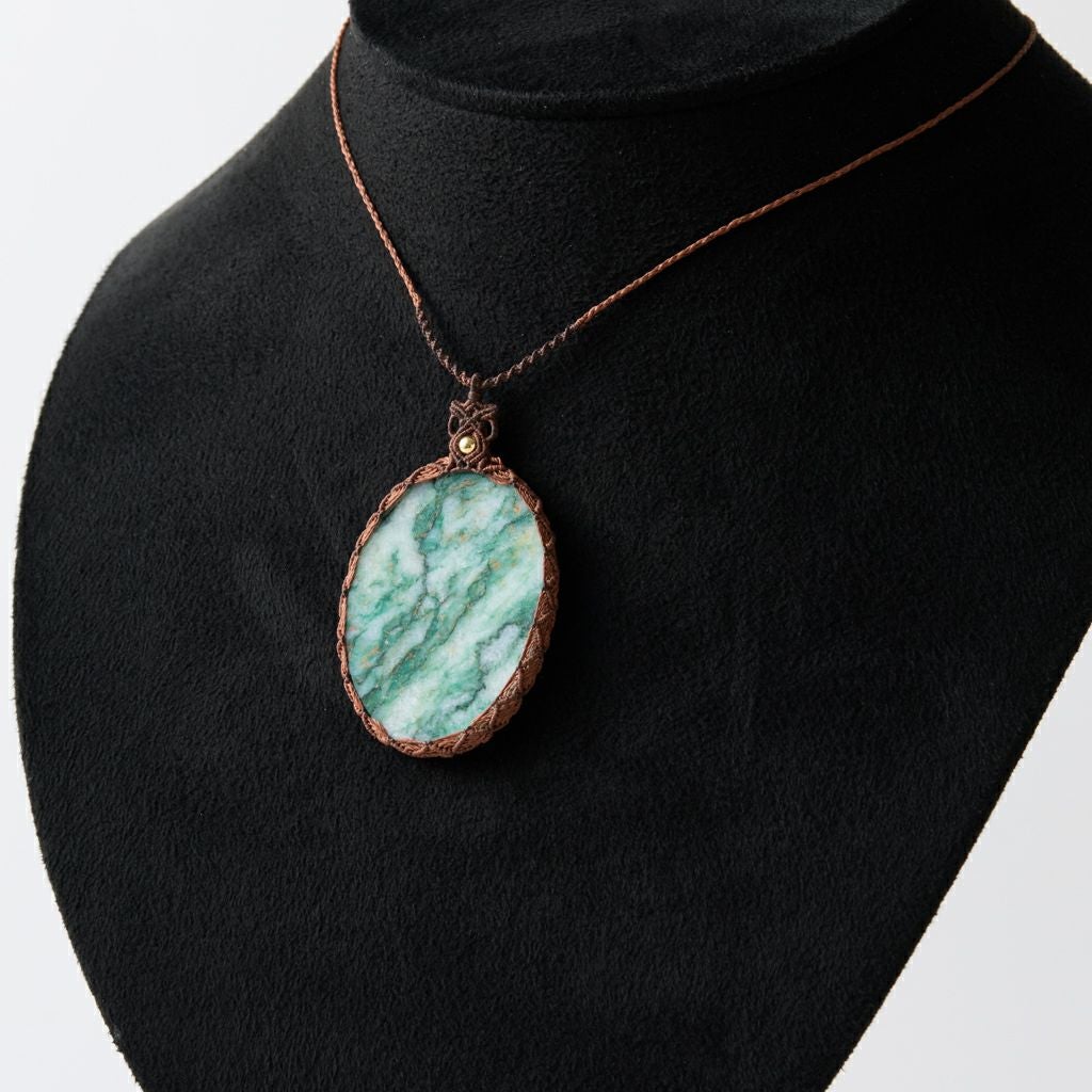 翡翠ペンダント