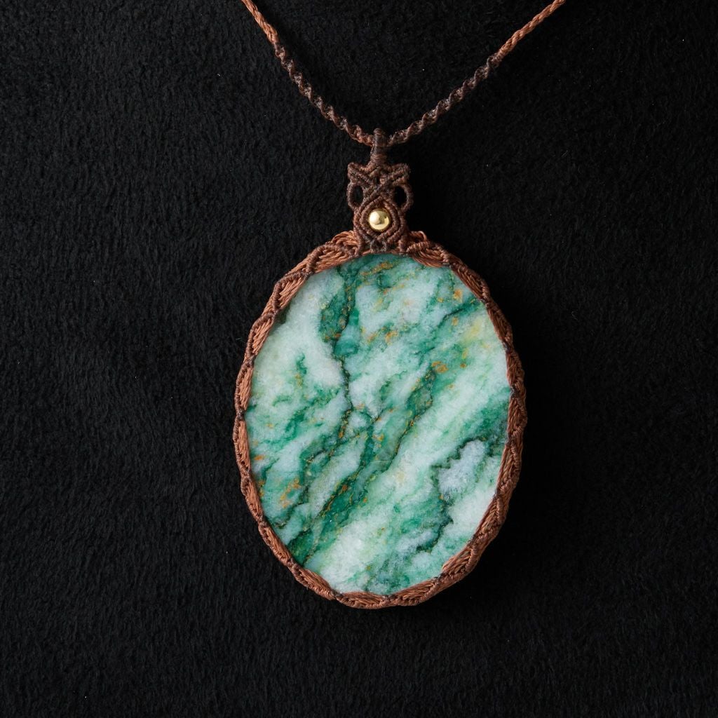 翡翠ペンダント