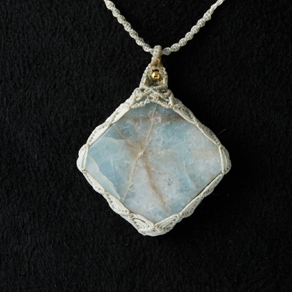 ペンダント／青色（入コン沢）ヒスイ | 糸魚川翡翠工房こたき