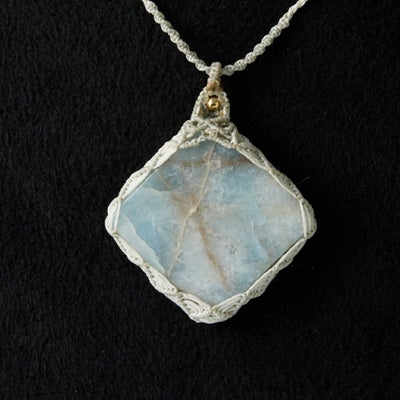 翡翠ペンダント