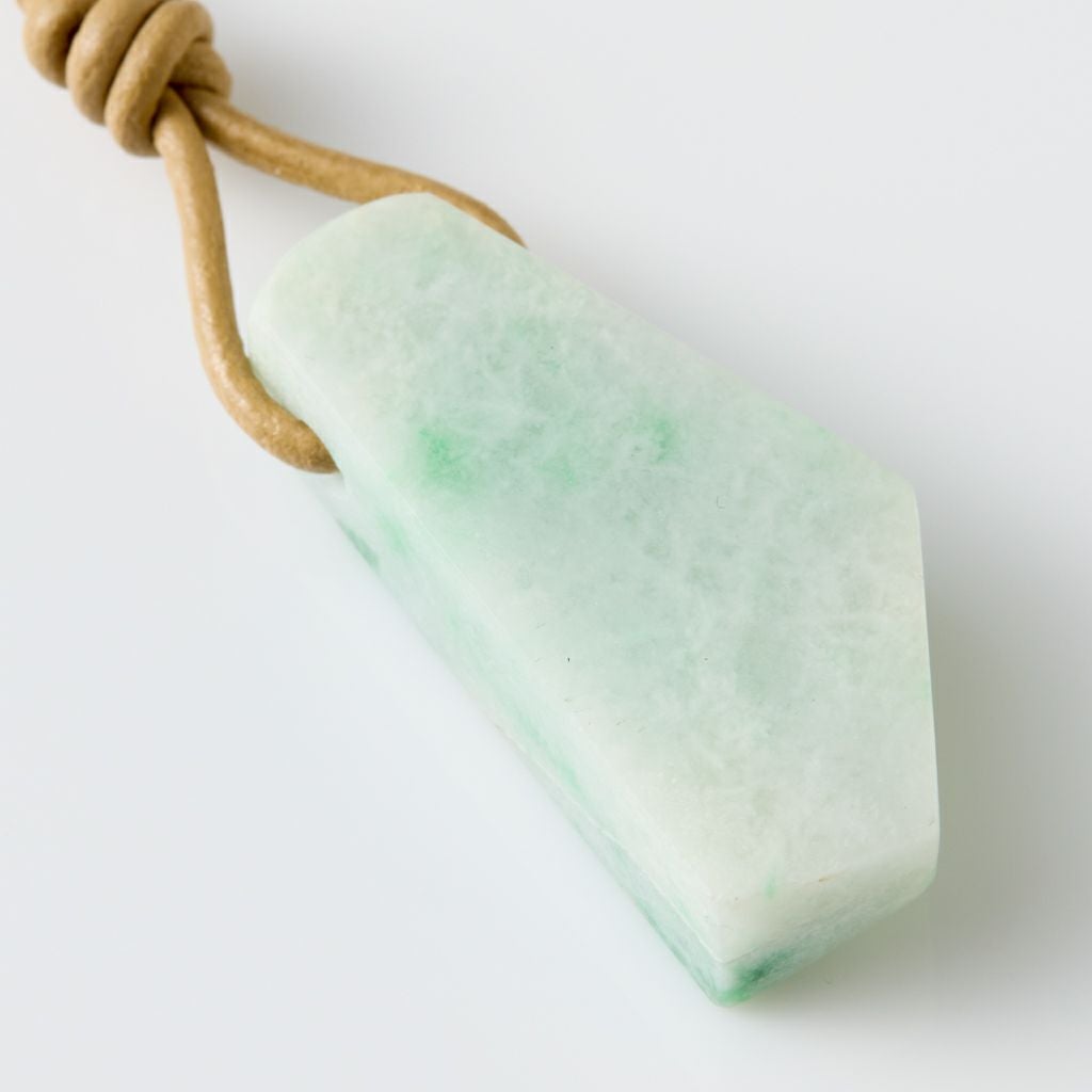 翡翠ペンダント