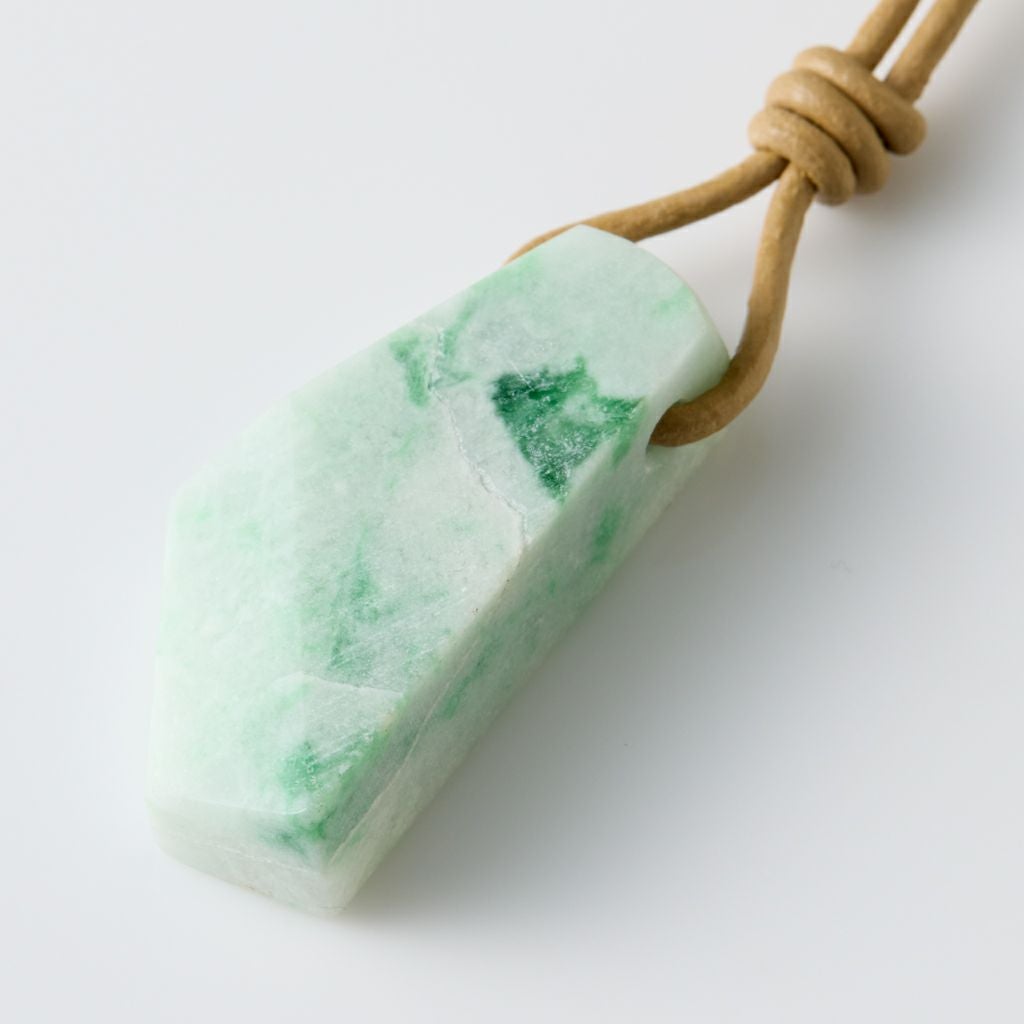 翡翠ペンダント