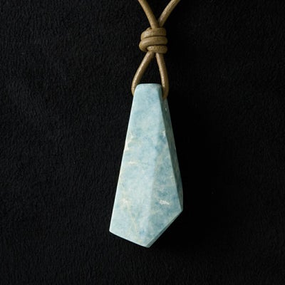 翡翠ペンダント