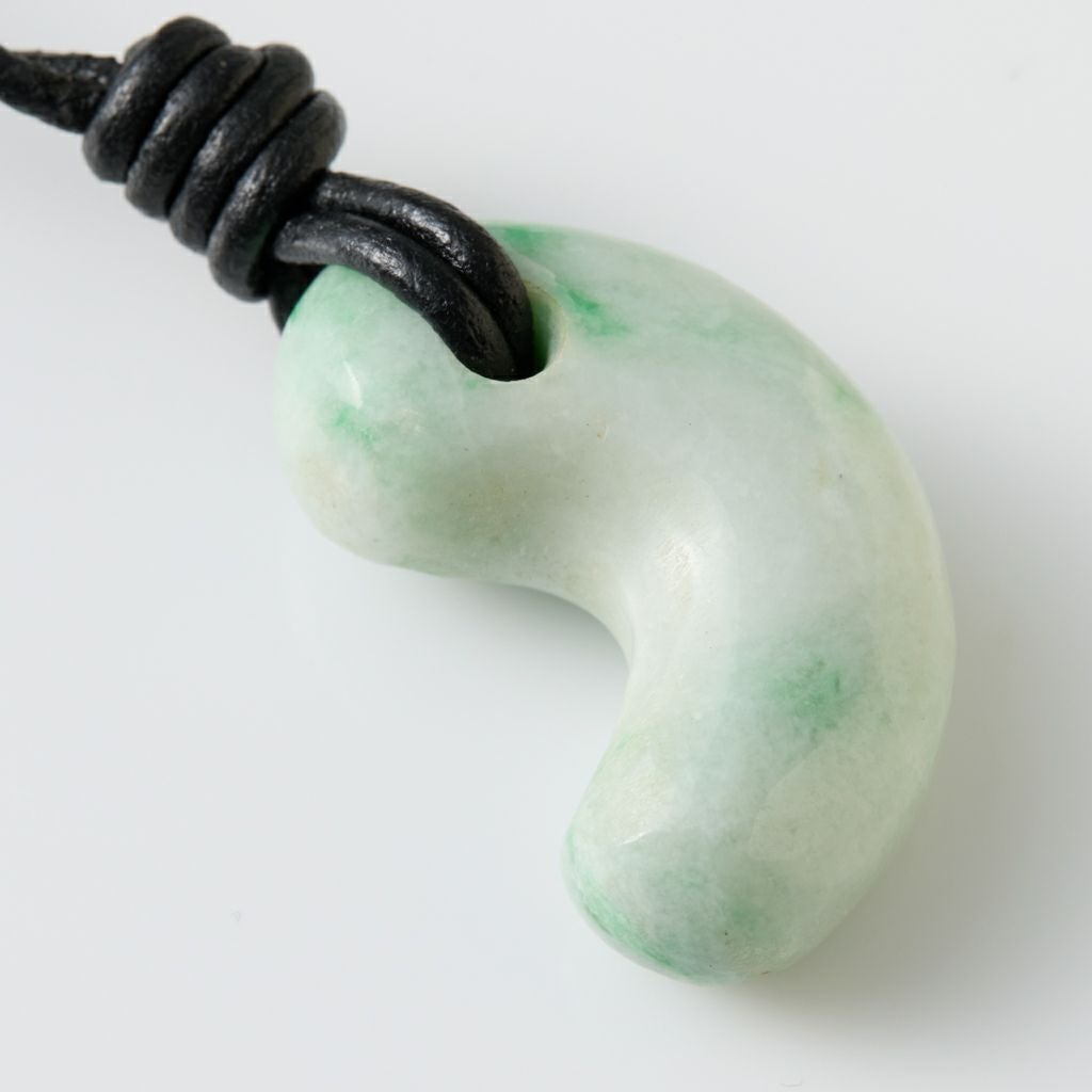 翡翠ペンダント