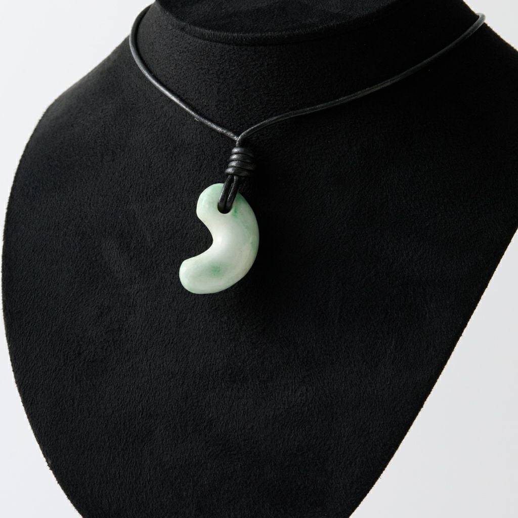 翡翠ペンダント