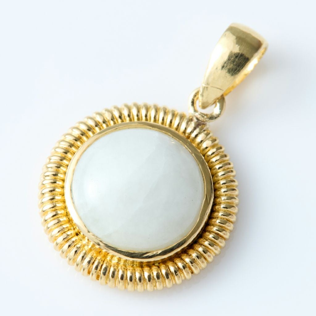 翡翠ペンダント