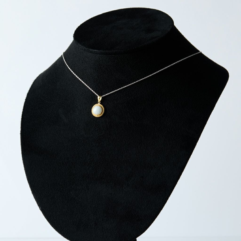 翡翠ペンダント