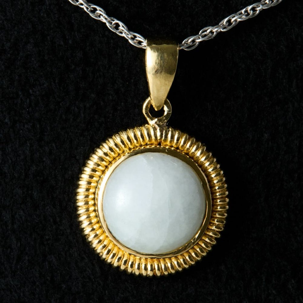 翡翠ペンダント