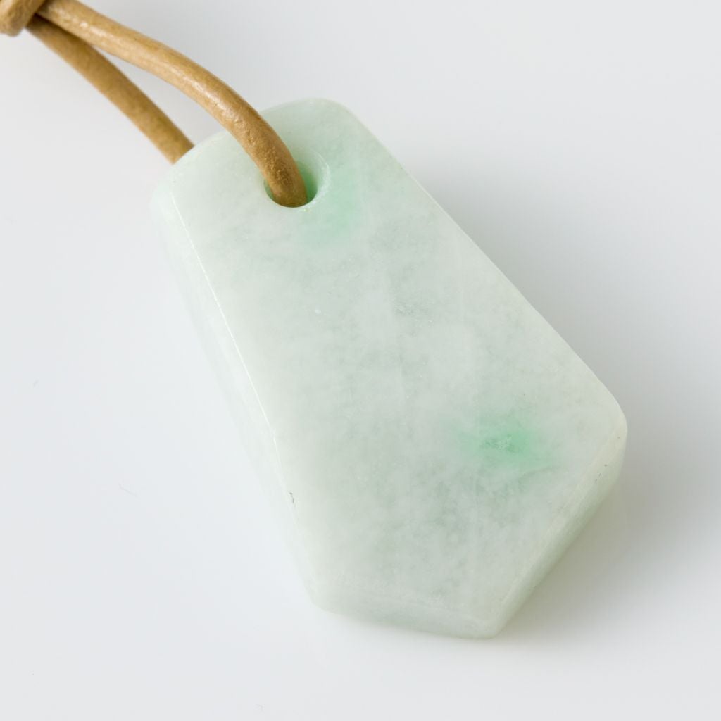 翡翠ペンダント