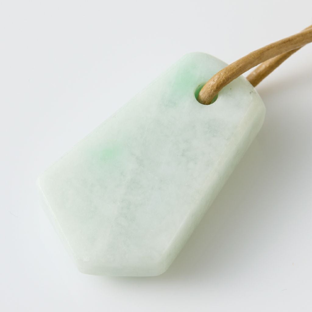翡翠ペンダント