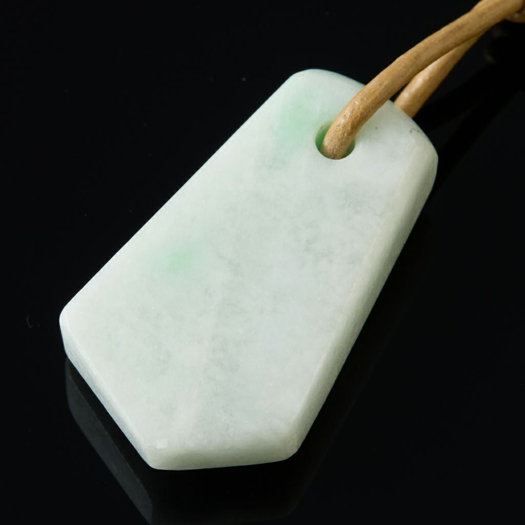 翡翠ペンダント