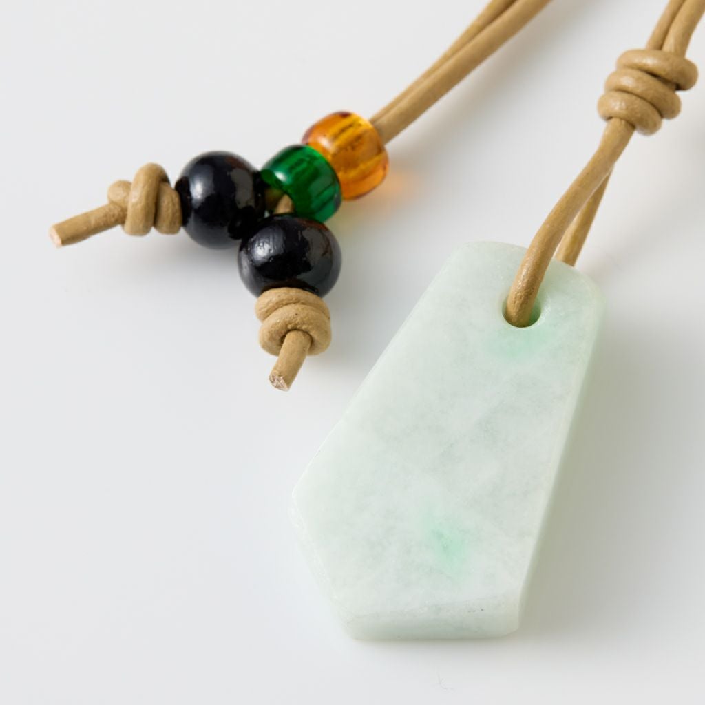 翡翠ペンダント