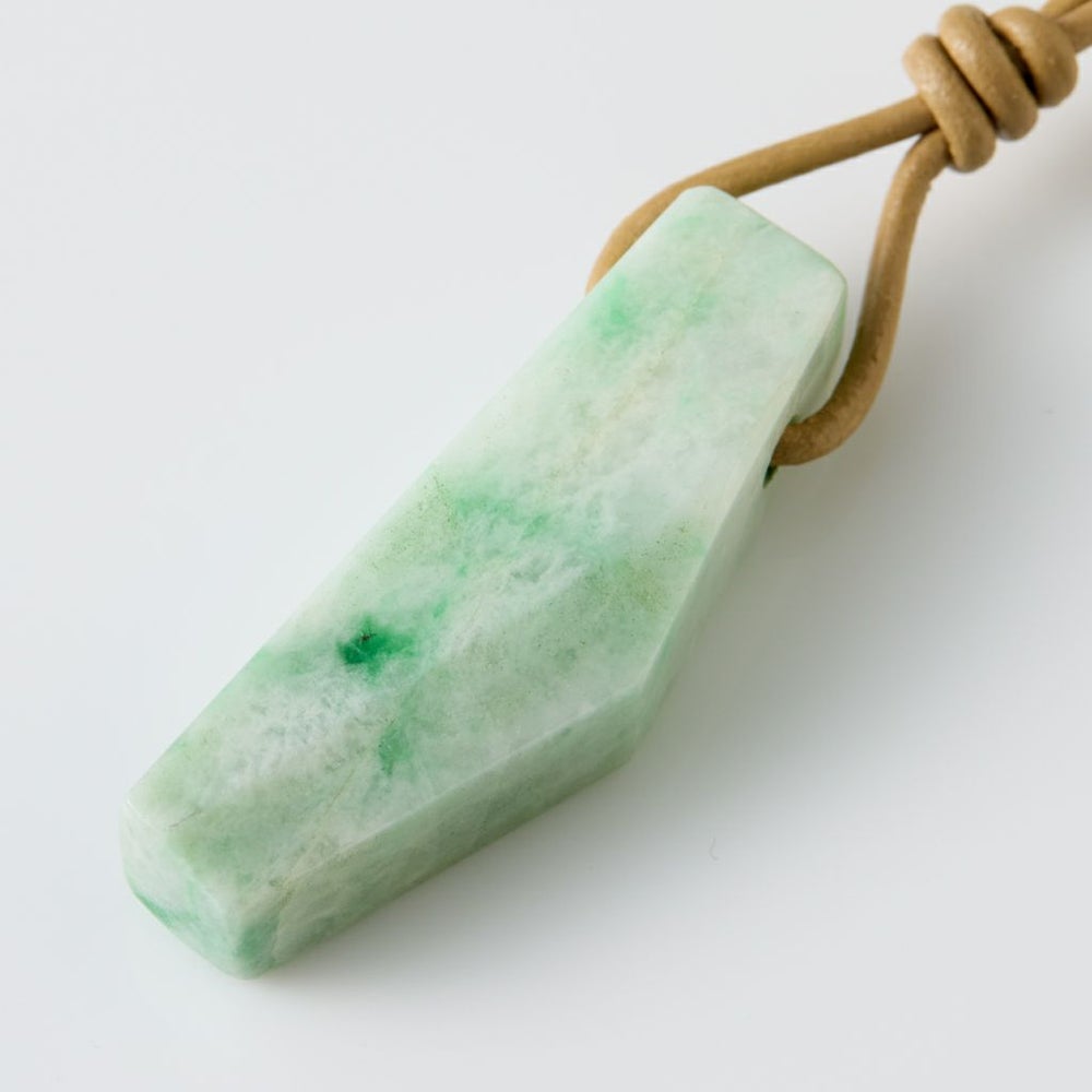 翡翠ペンダント